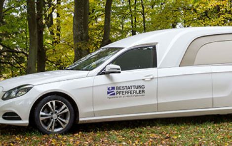Firmenwagen der Bestattung Pfefferler